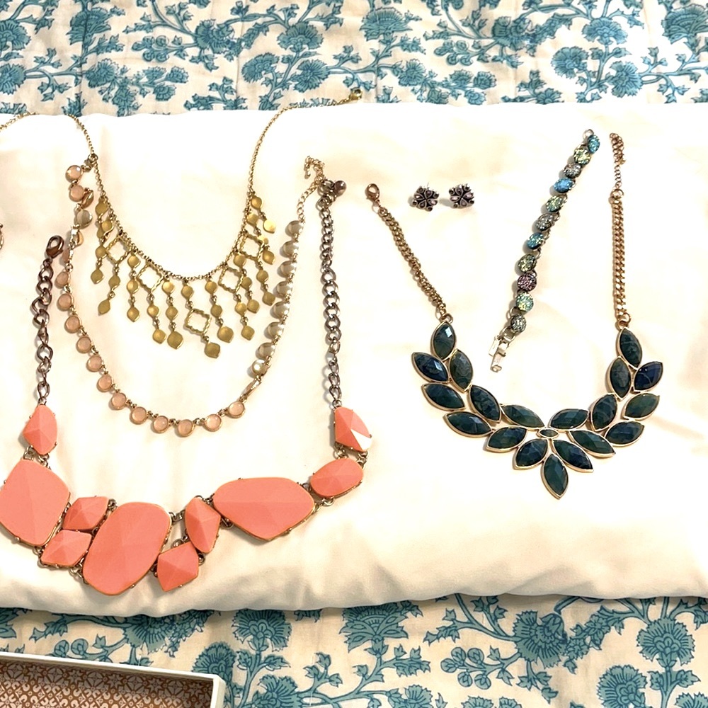 Assorted jewellery
